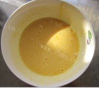 常吃不腻的电饭锅蛋糕做法图解5)