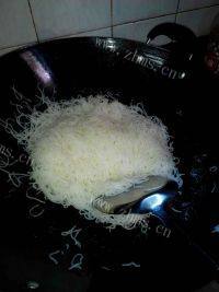 美味的炒米粉做法图解10)