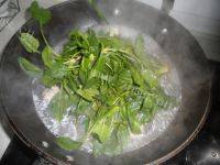美味的菠菜肉丸粉丝汤做法图解8)