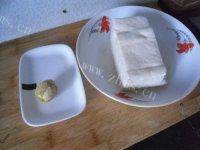 家常菜金沙豆腐做法图解1)