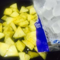 自制菠萝罐头做法图解5)