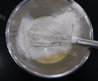 喷香的巧克力蛋糕卷做法图解7)