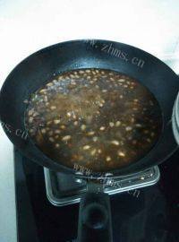 下酒菜卤煮花生做法图解5)
