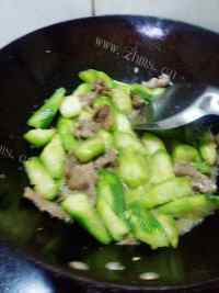 家常菜丝瓜炒瘦肉做法图解7)