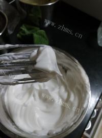自制中空戚风蛋糕做法图解6)