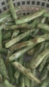 在家做干煸豆角做法图解4)
