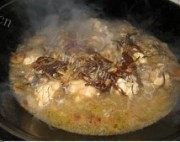 美味的黄油蘑炖小鸡