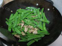 「自创」荷兰豆炒肉片做法图解9)