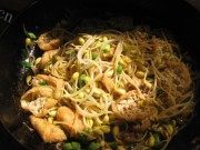 家常菜素炒豆芽豆泡
