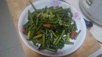 家常菜蒜苔炒肉
