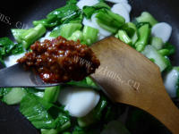 美味的牛肉酱菜芯炒年糕做法图解6)