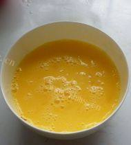 简易可口的蚕豆炒鸡蛋做法图解8)