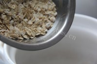 凉爽的绿豆沙麦片冰棒做法图解6)