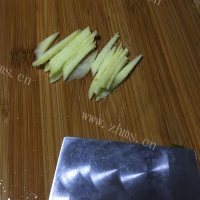 家常丝瓜炒鸡块做法图解2)