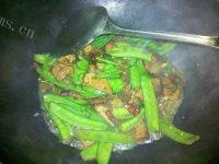 自制腊肉炒荷兰豆做法图解6)
