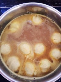 美味的咖喱鱼丸汤做法图解5)
