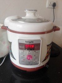 美味的海带猪蹄汤做法图解6)