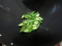 色香味俱全的秋葵炒牛肉做法图解5)