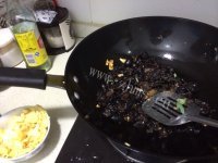 家常菜木耳炒蛋做法图解4)