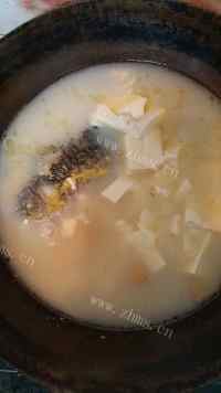 香喷喷的鲫鱼豆腐汤做法图解6)