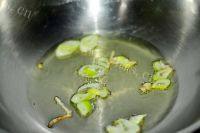 家常菜酸菜白肉做法图解3)