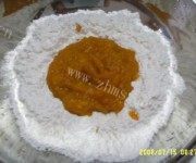 美味的金灿灿的小笼包做法图解4)