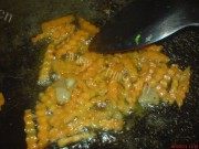西芹炒肉片做法图解3)