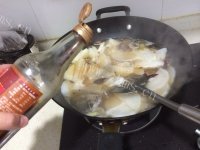 美味的萝卜炖腊排骨做法图解6)