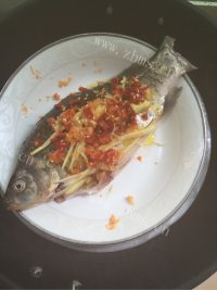 家常菜剁椒蒸鲫鱼做法图解6)