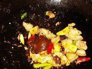 好吃的鲢鱼炖豆腐做法图解7)