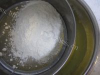 自制南瓜戚风蛋糕做法图解8)