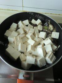 诱人的香菇炖豆腐做法图解7)