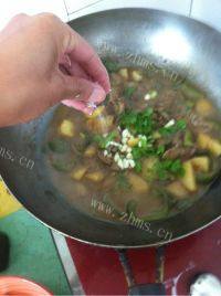 营养美食土豆炖鸡肝做法图解8)