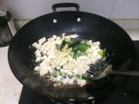 玉盘珍馐的葱香豆腐做法图解3)