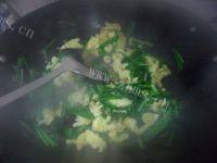 「家有大厨」韭菜炒鸡蛋做法图解5)