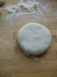 特下饭的韭菜鸡蛋馅饼做法图解9)