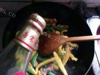 口感饱满的菜椒炒肉做法图解5)