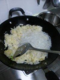 美味的酸菜粉做法图解5)