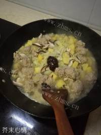 营养的白菜香菇肉丸煲做法图解10)