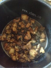 好吃不腻的梅干菜烧肉做法图解7)
