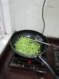 「简单版」四季豆炒肉做法图解8)