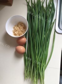 美味的三鲜韭菜盒子做法图解2)