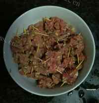 喷香的牙签牛肉做法图解1)