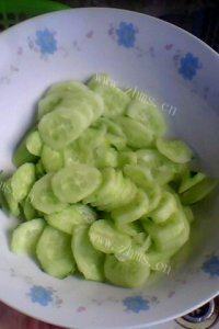 「DIY美食」凉拌黄瓜做法图解5)