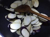 美味的鱼香豆豉茄子做法图解1)