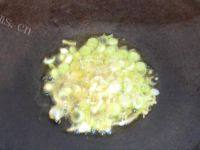 美味的番茄豆腐汤做法图解3)