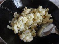 「美味可口」菜花炒肉做法图解6)