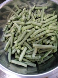 美味的红烧豆角做法图解2)
