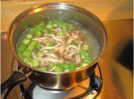 肉丸鲜百合秋葵汤的做法图解四
