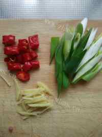 简单的菜花炒肉做法图解1)